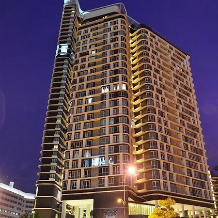 Holi Afiniti Themed Suites Нусаджая Екстериор снимка